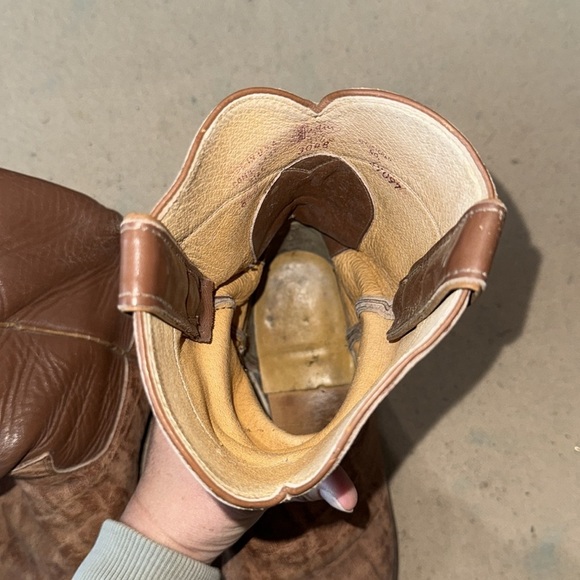 Justin Boots Distressed Brown Western Boots - Picture 5 of 7